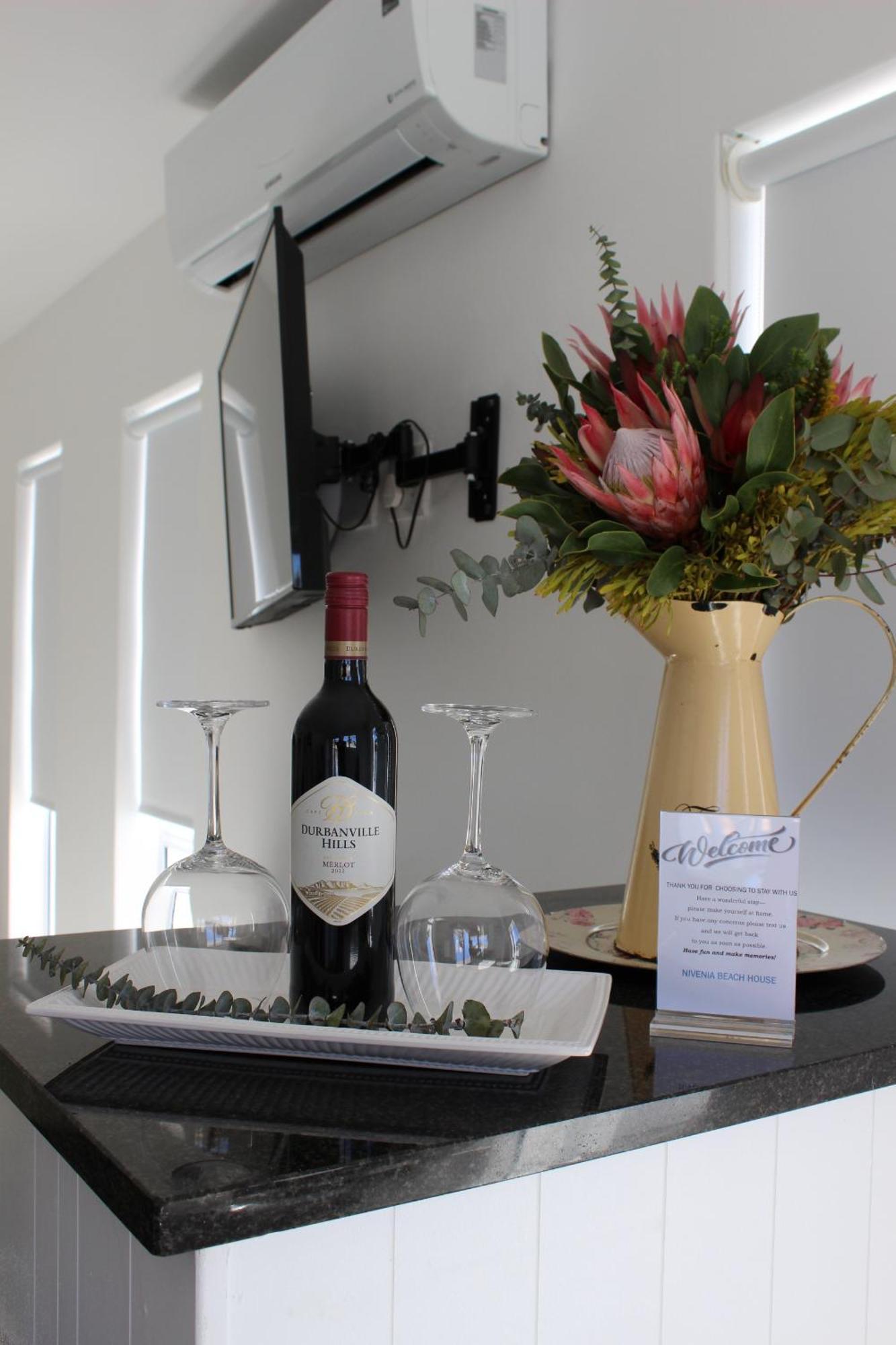Nivenia Beach House Bettyʼs Bay Esterno foto